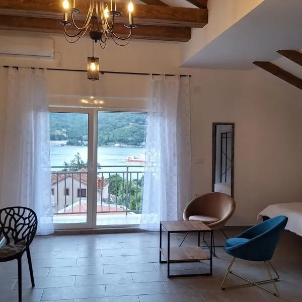 Seaside Village, hotel di Kamenari