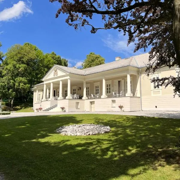Péchy Castle, hotel v destinaci Hermanovce