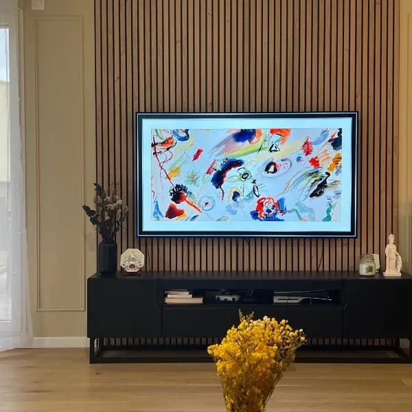 Beautiful 1 bedroom apartment in Paris 17 - Clichy, hotel a Clichy