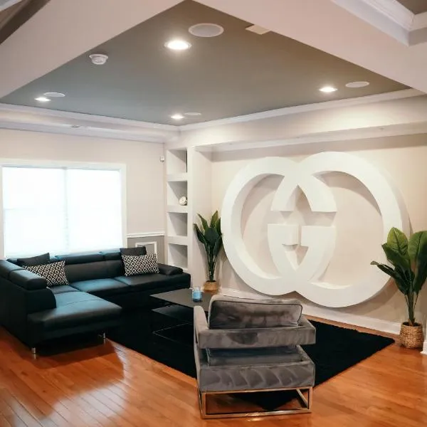 Charm City Luxury 4 Bedroom Brick Home, hotel v destinaci Baltimore