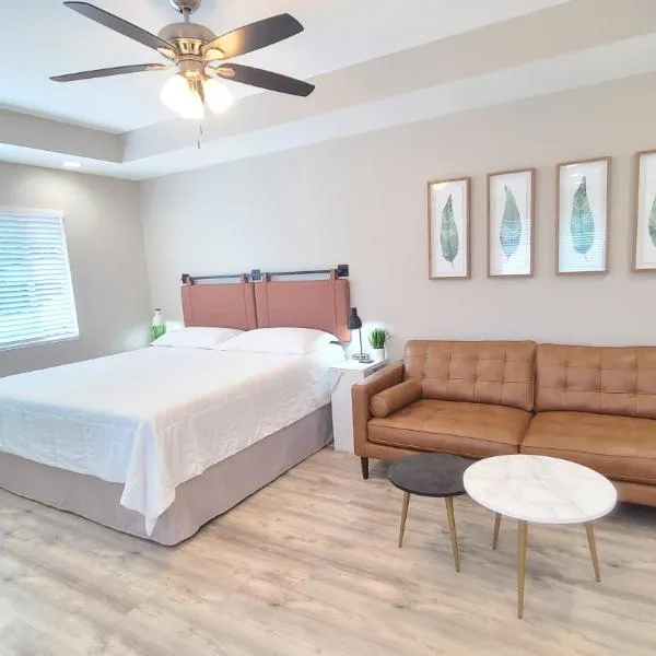 Paradise Park Newly built studio with king bed, hotel in Keaau