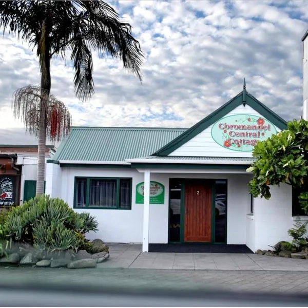 Coromandel Central Cottage Luxury w Spa, hotel in Coromandel Town