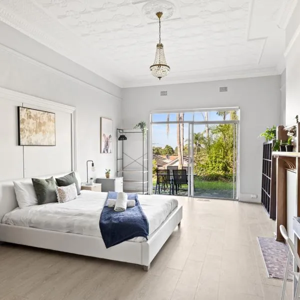 Spacious King Room - Nearby Stations & Stores - Shared Bathroom, hotel in Killara