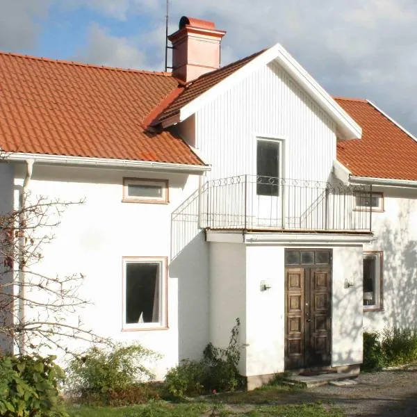 Villan med egna sovrum för de flesta, hotel v destinaci Västervik