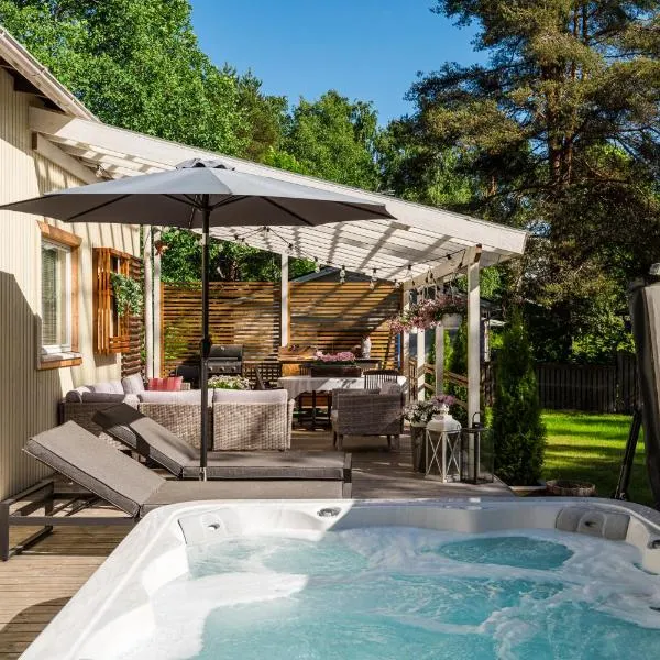 Villa Metsämarkku - jacuzzi & sauna, khách sạn ở Pori