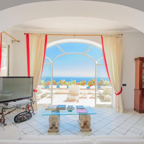 Villa Cristina -No steps-Amalfi Coast Views -Hot tube, Hotel in Praiano