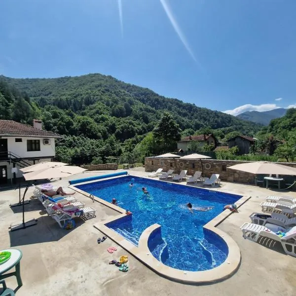Guest House Ivan, hotel em Cherni Osŭm