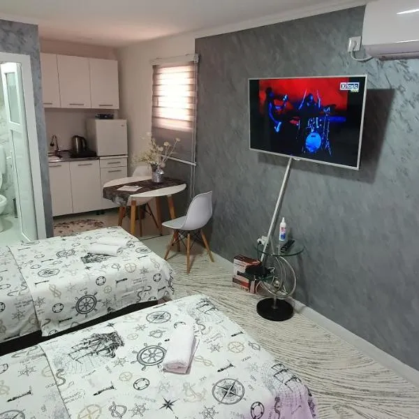 Cozzy apartment near the Aiport Podgorica, hotel v destinaci Podgorica
