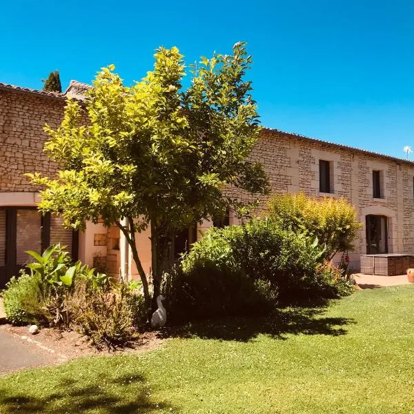 Gîte Au Boom Coeur - petit déjeuner inclus - SPA en option, hotel em Tourtenay