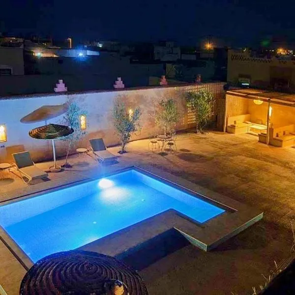 Riad Dar Ouzine, hotel a Merzouga