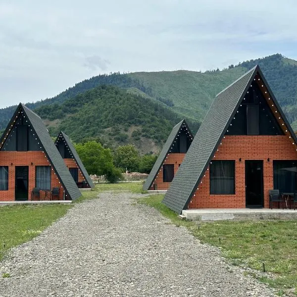 Emerald Cottages, hotel in Borjomi