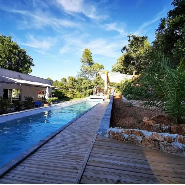villa Verdon 12 personnes piscine 25m, hotel v destinácii Salernes