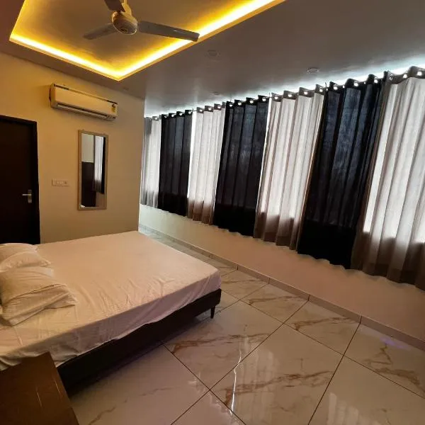 Hotel AJL, hotel en Rohtak