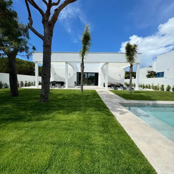 Poniente Beach House, hotel in Chiclana de la Frontera