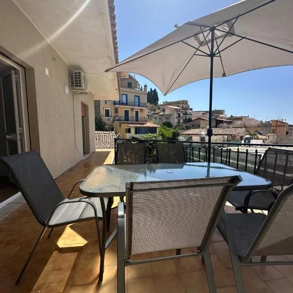 We Home Taormina Center with Parking, hotel en Taormina
