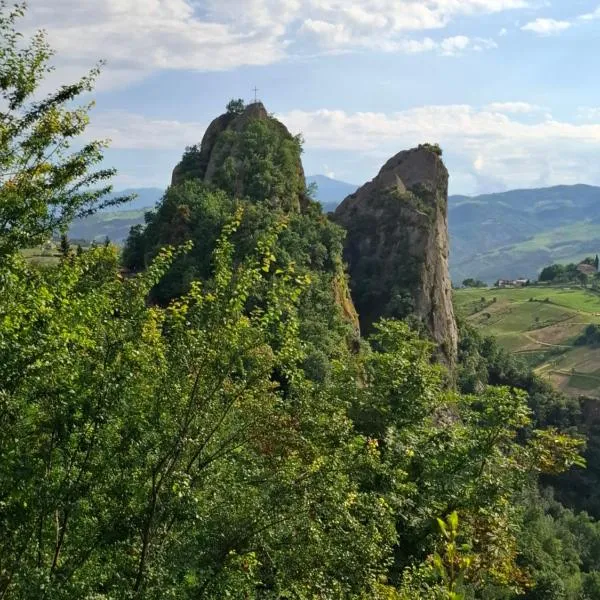 Il Castellaro ai Sassi, hotel Guigliában