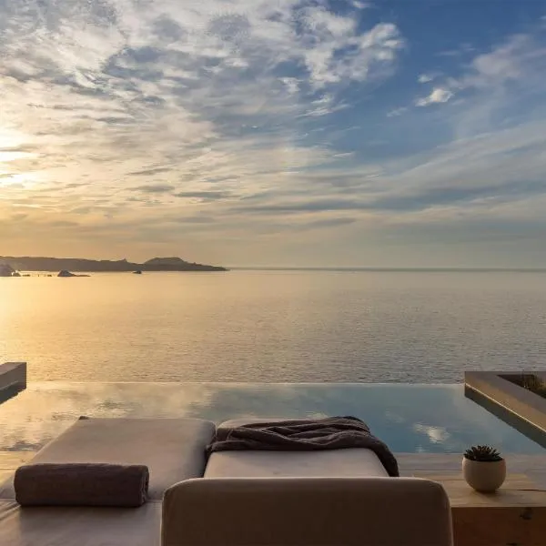 Domes White Coast Milos, Adults Only - Small Luxury Hotels of the World、Mytakasのホテル