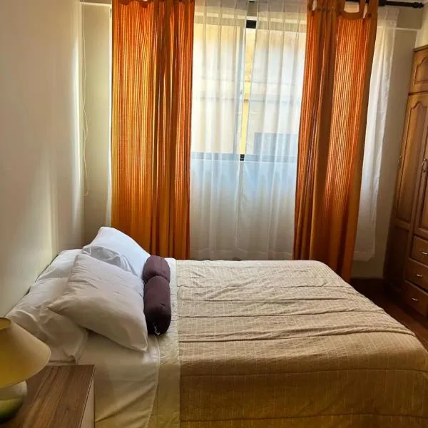 Amplio y cómodo departamento, hotel in Cochabamba