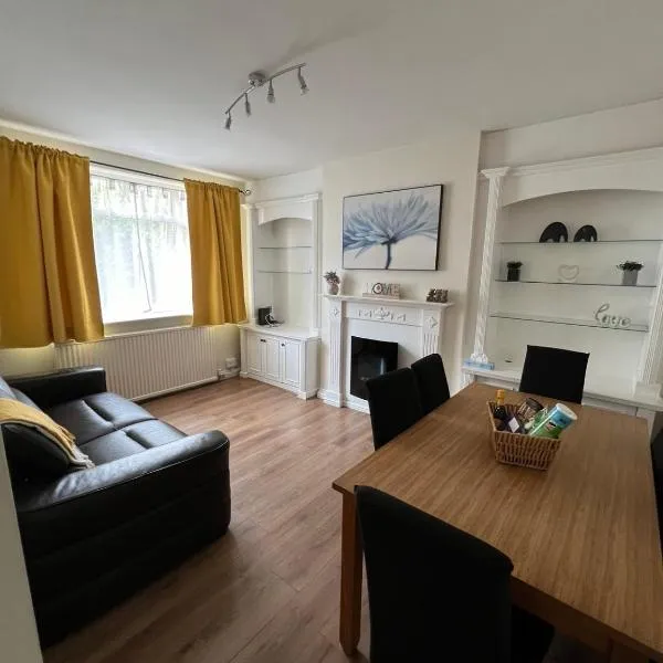 20mins to BakerSt, Harry Potter & Wembley Stadium!, hotel in Northwood