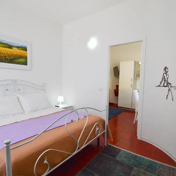 Appartamento in centro 5 minuti dal mare, hotel v destinácii Brolo