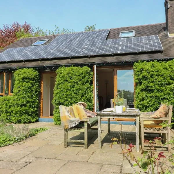 Barks Cottage, hotel in Whiston