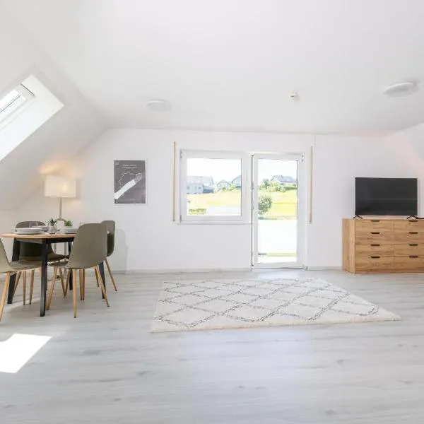 Pitlane-Apartment 2, hotel in Herresbach