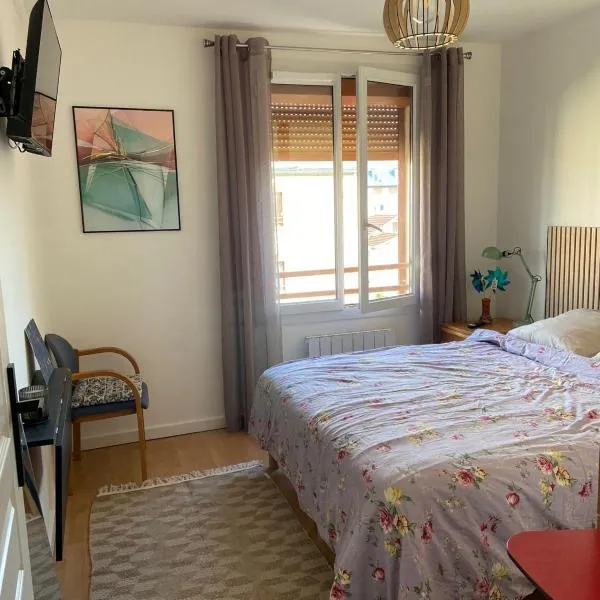 Chambre Double Élégante Proche de Paris, hotel v destinácii Drancy