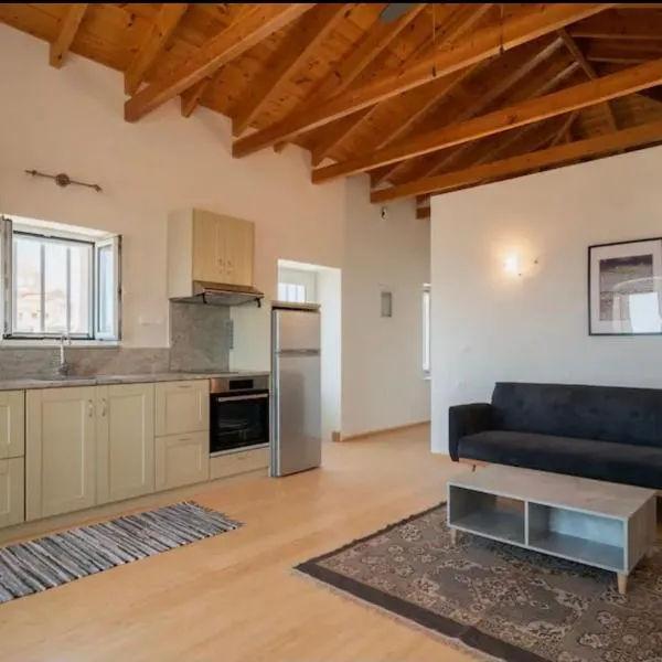 Neapolis Oasis -- Upper House，位于尼亚波利斯的酒店