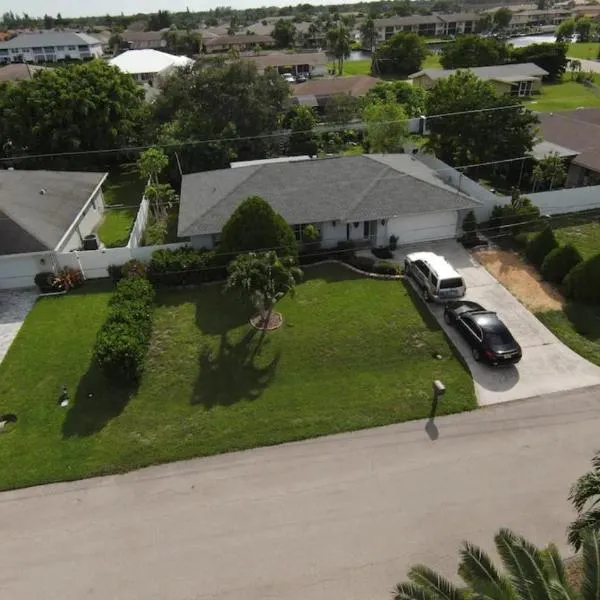 Private room in Cape Coral โรงแรมในเคปคอรัล