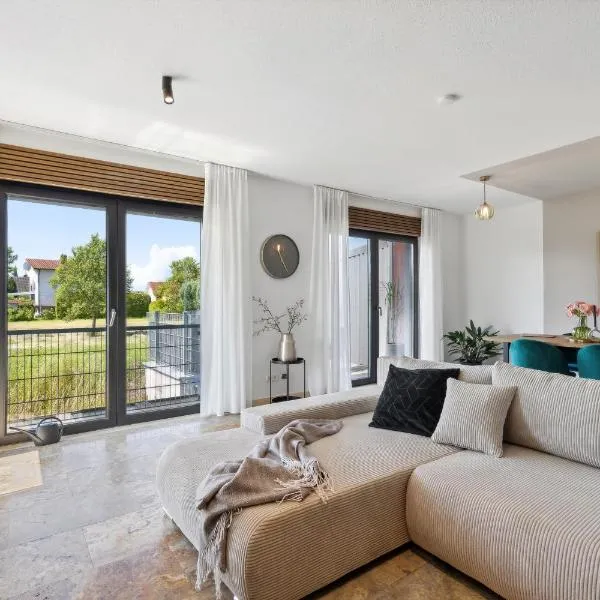 Ferienhaus-Terrassen-Parkplatz, hotel v destinaci Koburg