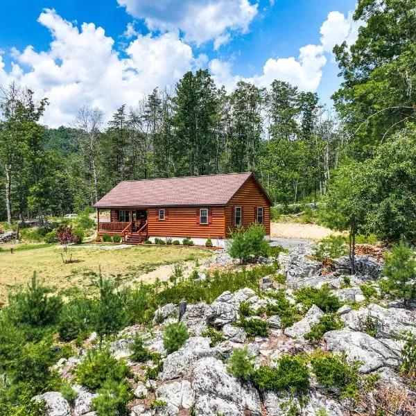 Secluded Mountain Cabin in Wardensville!, hotel v destinaci Wardensville