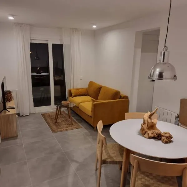 Apartamento NINES moderno y céntrico, en zona tranquila cerca de la playa, hotel in Platja d'Aro