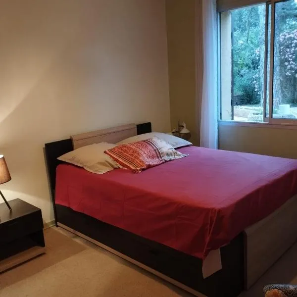 Les Cèdres, hotel din Les Angles Gard