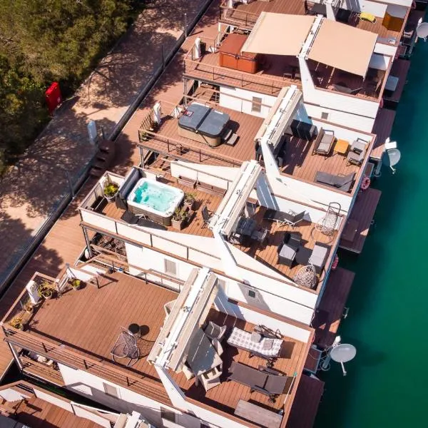 Floating Sea House Panther Superior, hotell sihtkohas Portorož