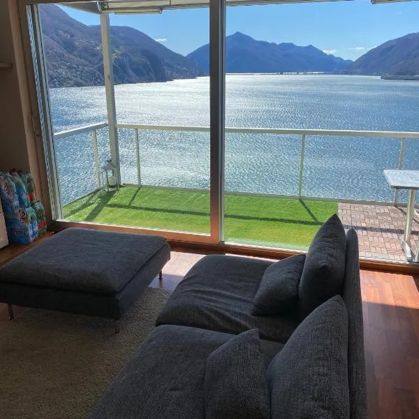 Attico con vista panoramica sul lago - due camere, hotel v destinaci Lugano