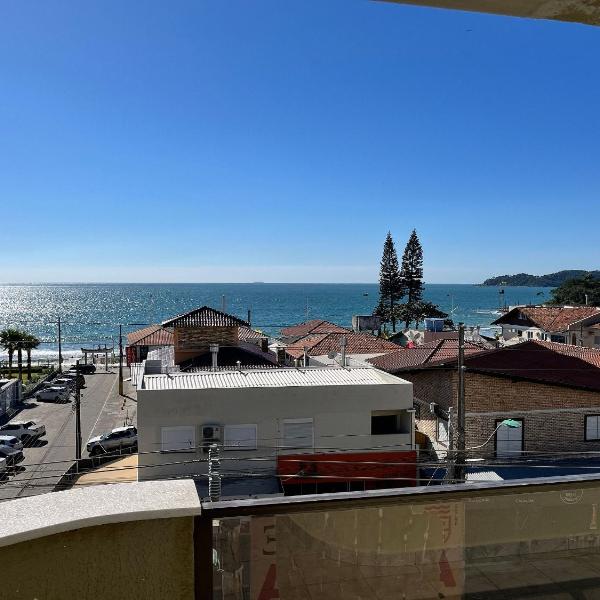 B378 - Apto p/ 06 pessoas perto da praia em Bombas