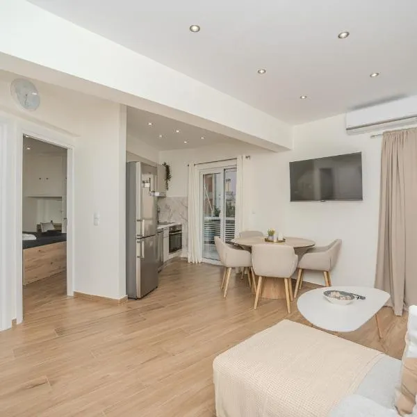 Center of Loutraki Ble Property5, hotel en Loutraki