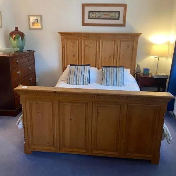 Beautiful private room with Kingsize bed and large private en-suite、ピーターバラのホテル