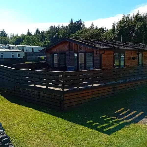 Baytree Lodge at three lochs holiday park, NEW ASK ABOUT OUR PACKAGES birthday ,anniversary,family,pamper packages available, hotel v destinaci Balminnoch