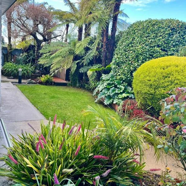 Home with spa, sauna, garden in prime location, hotel v destinaci Rotorua