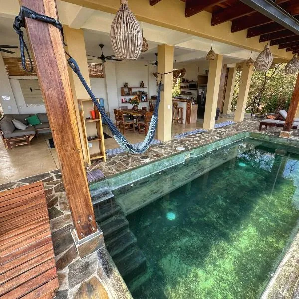 Casa la Vista: New, luxury villa with infinity pool & ocean views, hotel in Mazunte
