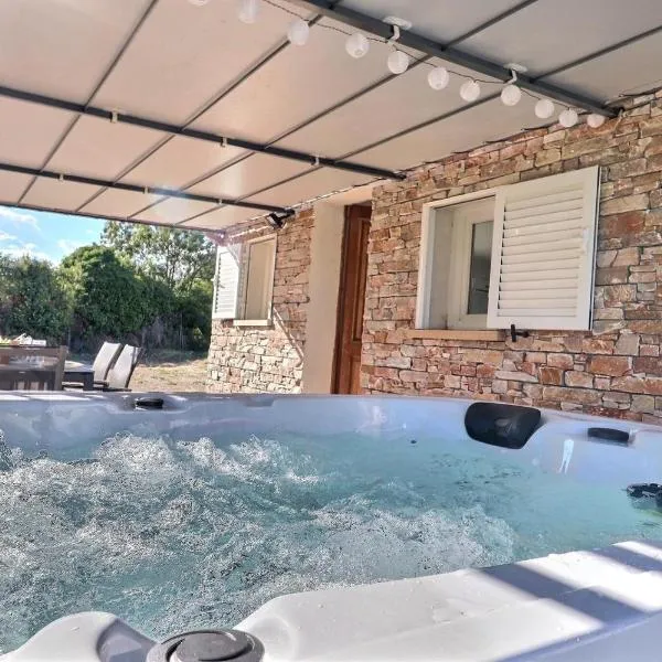 Maison du sud avec jacuzzi, khách sạn ở Le Luc