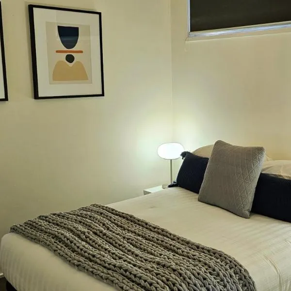 Bendigo Skyline-CBD Apartment with lock up Garage，位于本迪戈的酒店