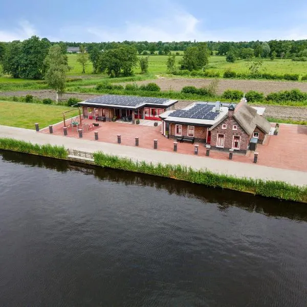 Forest House in Friesland with Sauna, hotel in Schuilenburg