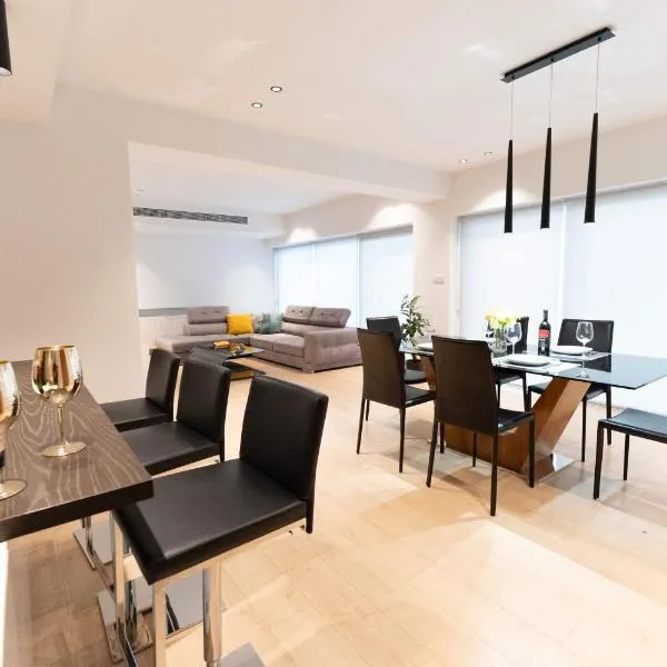 Deluxe Downtown with spacious balcony, hotel a Nicòsia