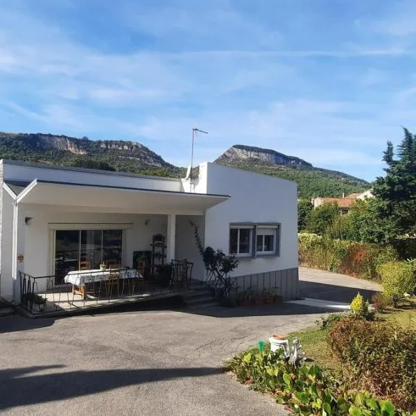 Gite Aux Tourterelles, hotel v destinaci Tournemire