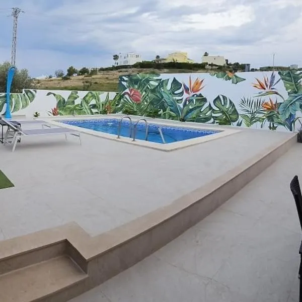 Chalet Edy con piscina, hotel v destinaci Peñíscola