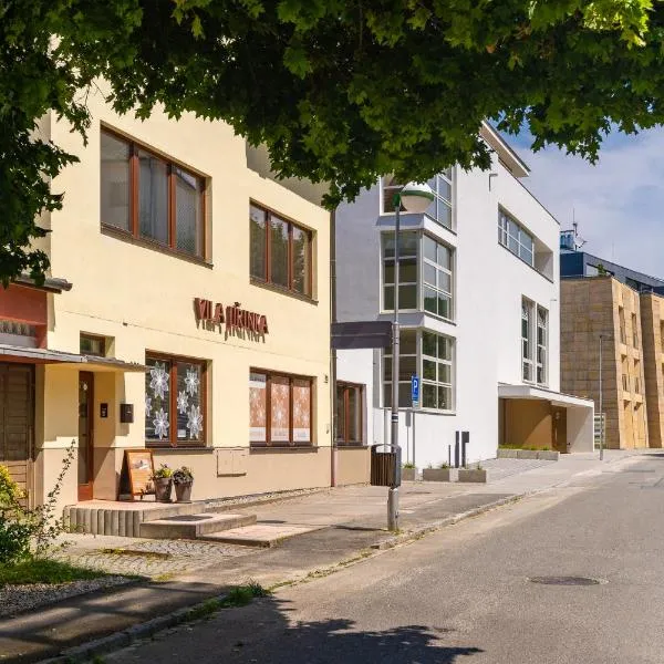 Vila Jiřinka, viešbutis mieste Luhačovicės