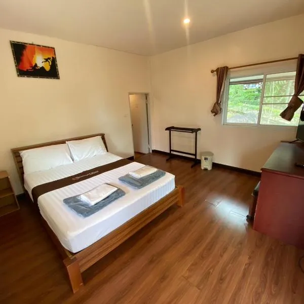 YaithiengHill Resort ยายเที่ยงฮิลล์ รีสอร์ท, hotell i Ban Khanan Chit