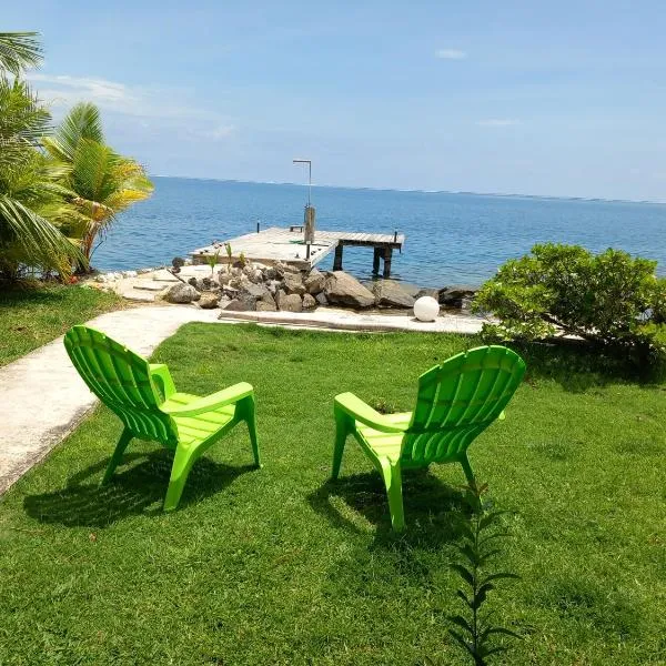 B&B chez Maeva, bord de mer privé, hotel v Uturoe